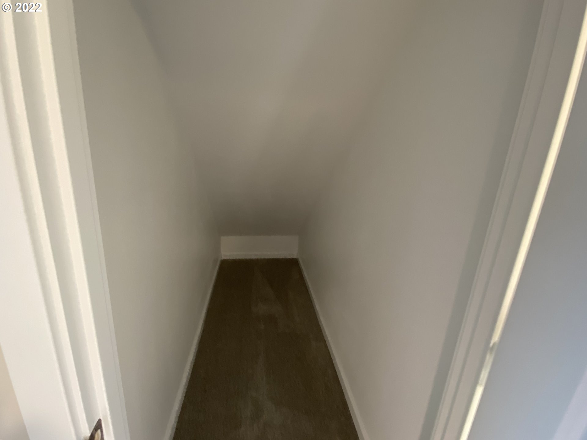 413 Southeast Ray Street, Unit 39 Dallas, OR 97338 - Photo 14 of 15 a view of a hallway