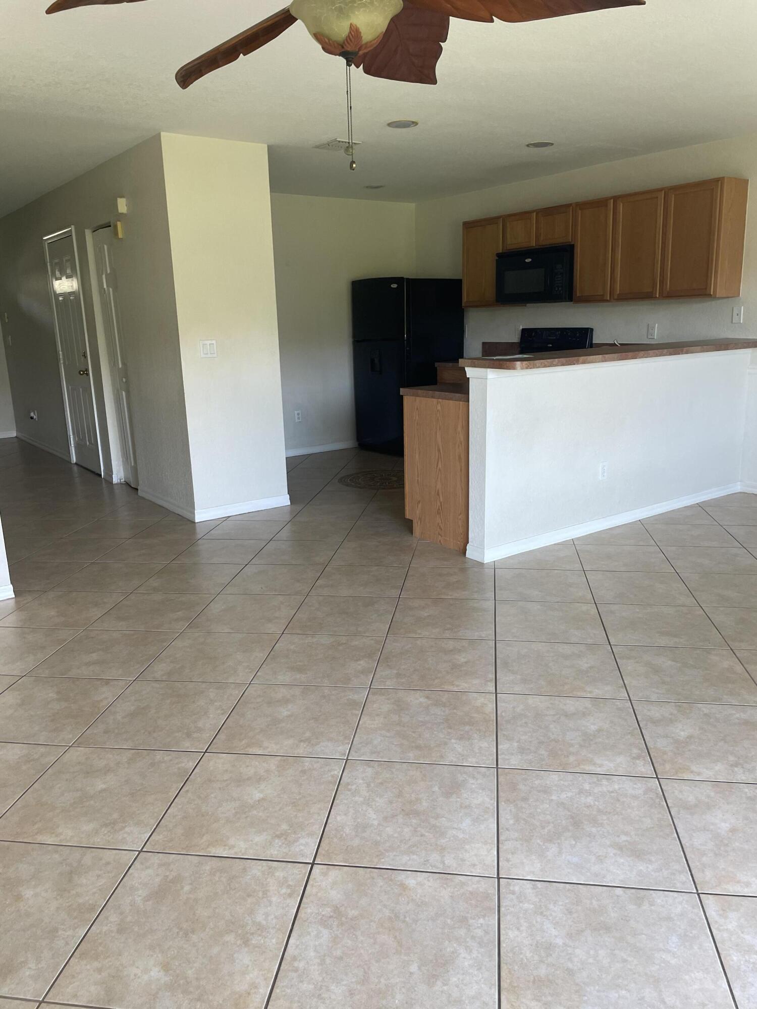 2215 Rockport Road Port St. Lucie, FL 34953 - Photo 11 of 33 Kitchen