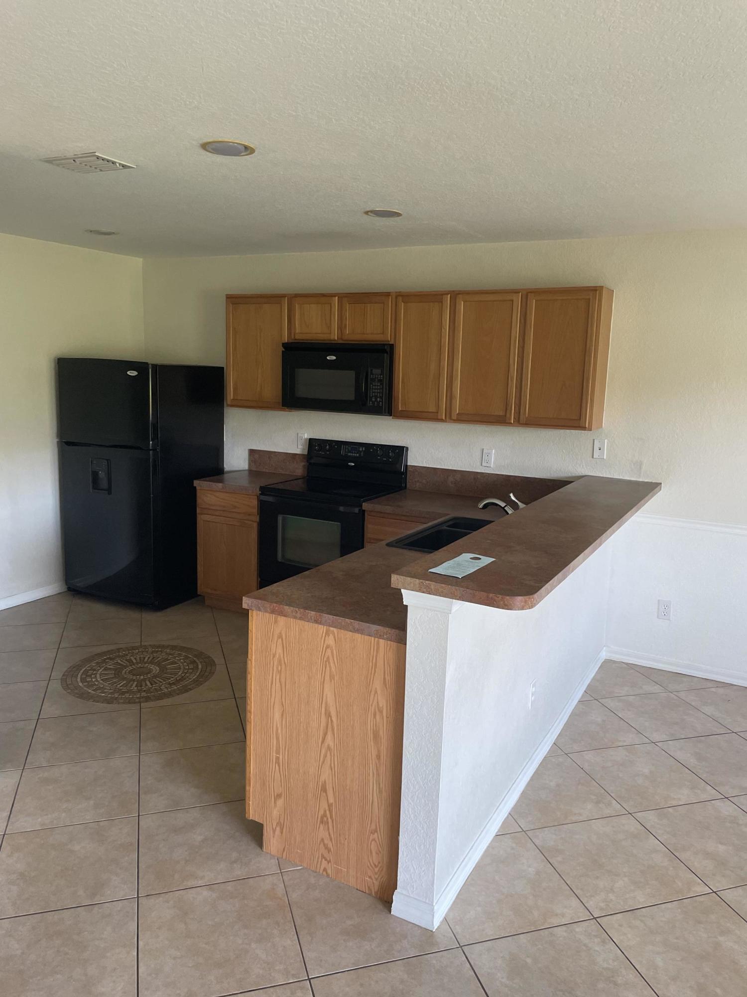 2215 Rockport Road Port St. Lucie, FL 34953 - Photo 9 of 33 Kitchen