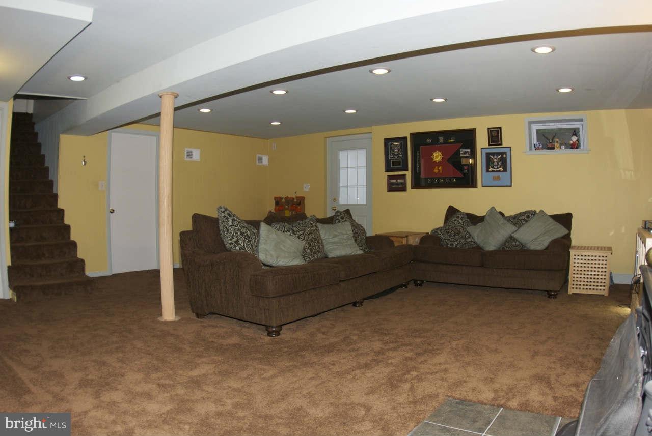 4109 Sideburn Road Fairfax, VA 22030 - Photo 3 of 18 Family Room