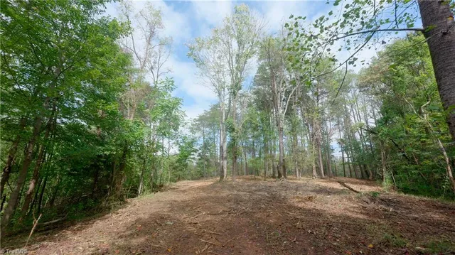 $163,900 | 1582 Seven Island Road, Danbury, NC 27016