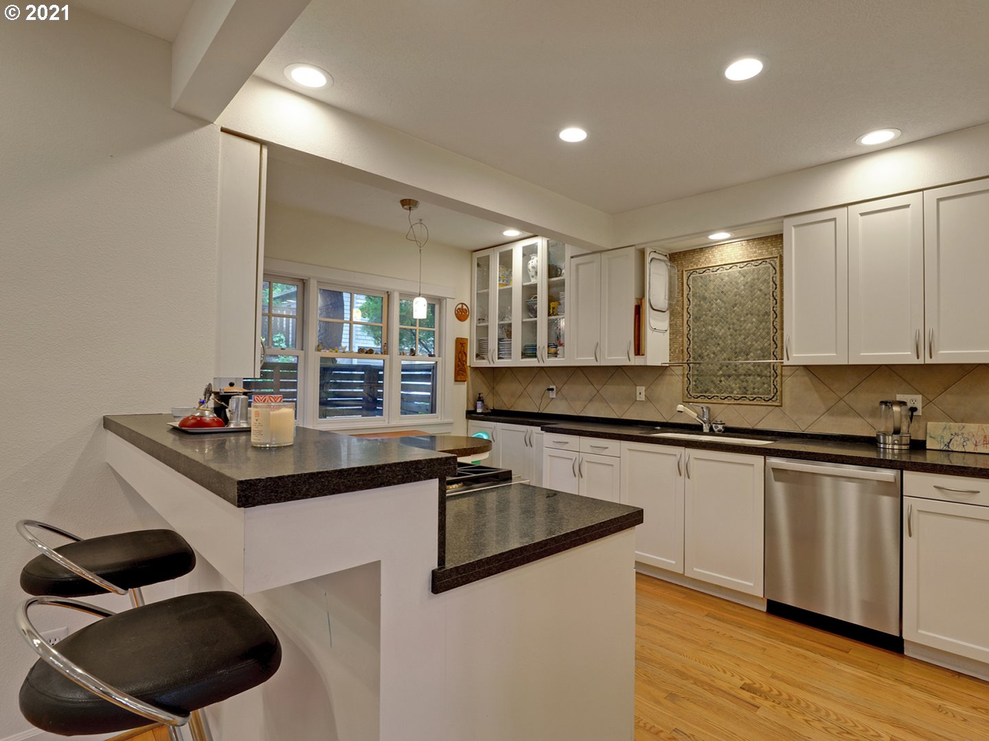 3550 Southwest Woods Street Portland, OR 97221 - Photo 9 of 22 Gallery Image 9