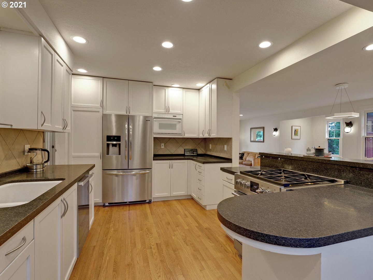 3550 Southwest Woods Street Portland, OR 97221 - Photo 10 of 22 Gallery Image 10