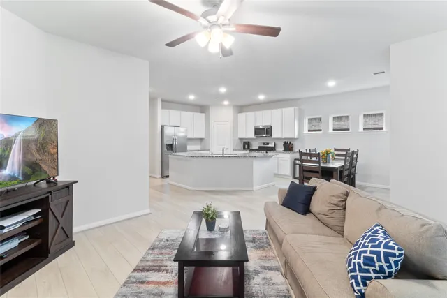 $269,800 | 214 Water Grass Trail, Clute, TX 77531