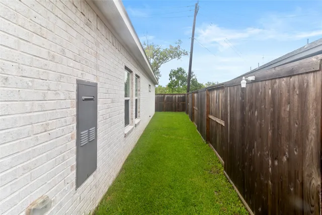 $269,800 | 214 Water Grass Trail, Clute, TX 77531