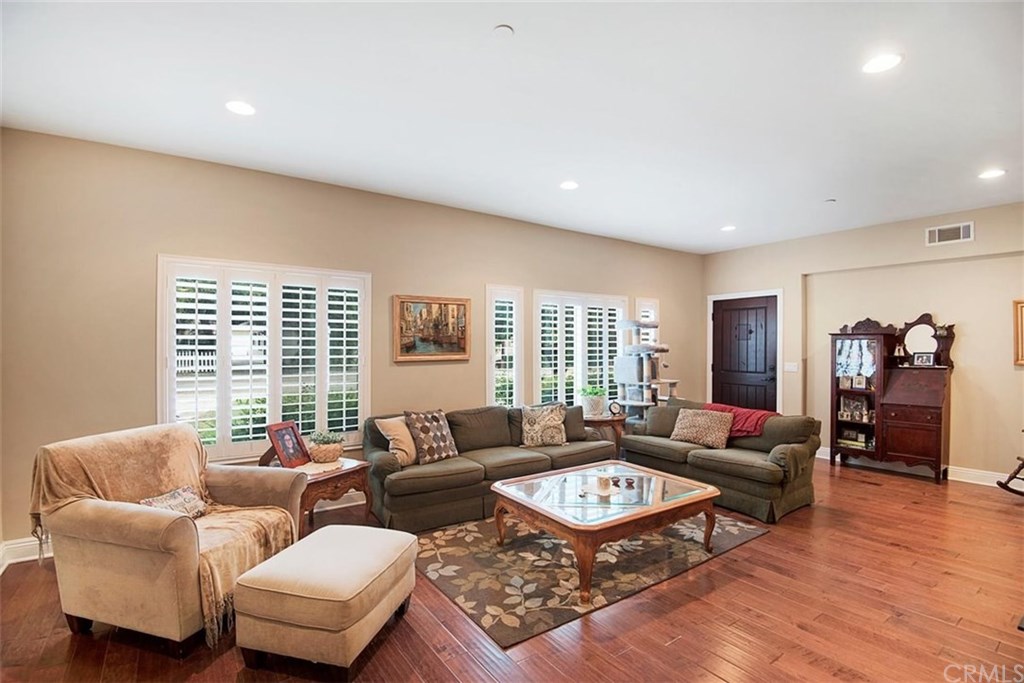 3012 Sycamore Avenue La Crescenta, CA 91214 - Photo 2 of 26