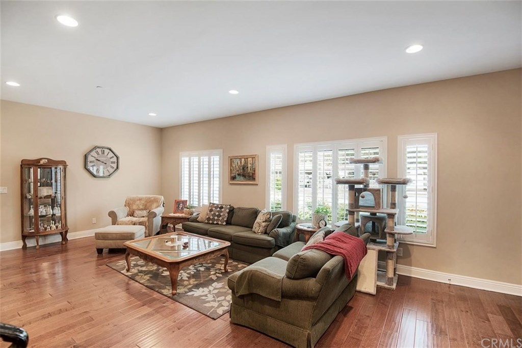 3012 Sycamore Avenue La Crescenta, CA 91214 - Photo 3 of 26