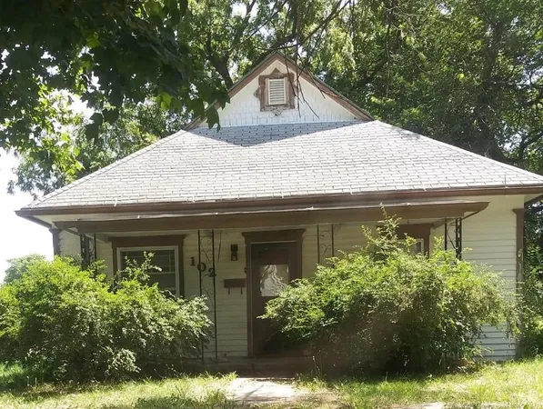 $40,000 | 102 South E Street, Herington, KS 67449