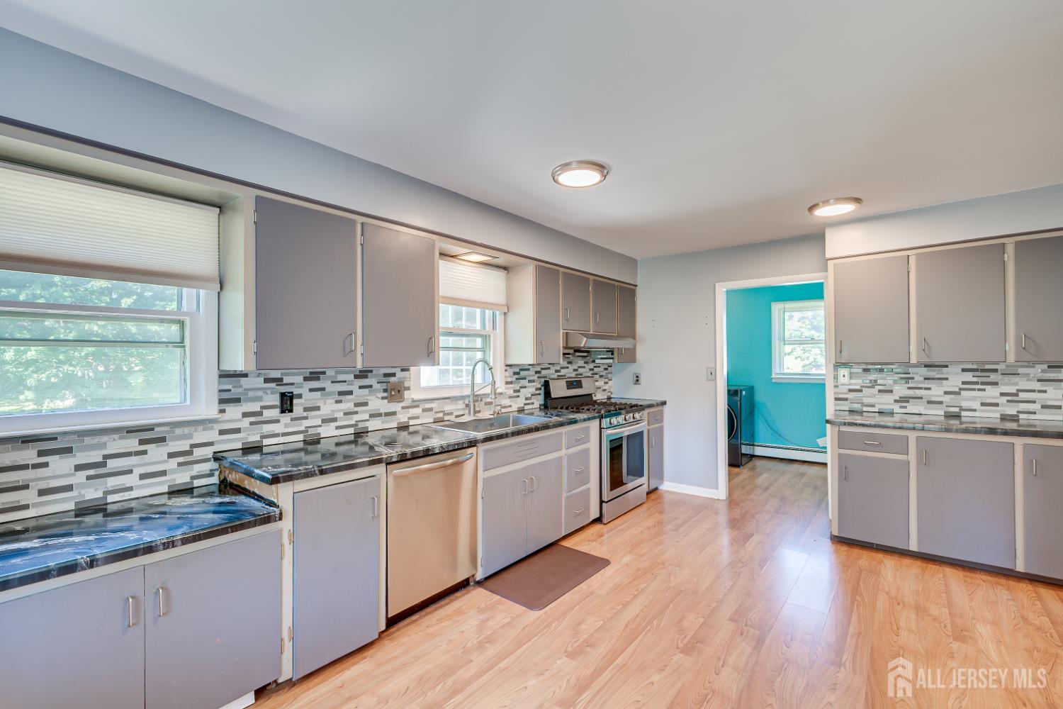 10 Jeff Street Edison, NJ 08837 - Photo 16 of 32
