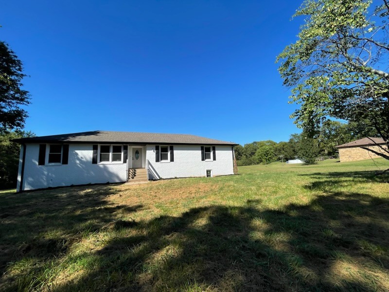 1177 Hamilton Chambers Road Lebanon, TN 37087 - Photo 5 of 42 a front view of a house with a yard