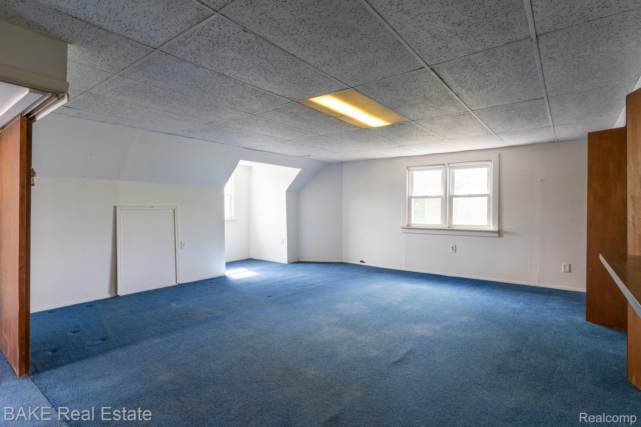 10195 Stark Road Livonia, MI 48150 - Photo 30 of 43 Upstairs Living Area