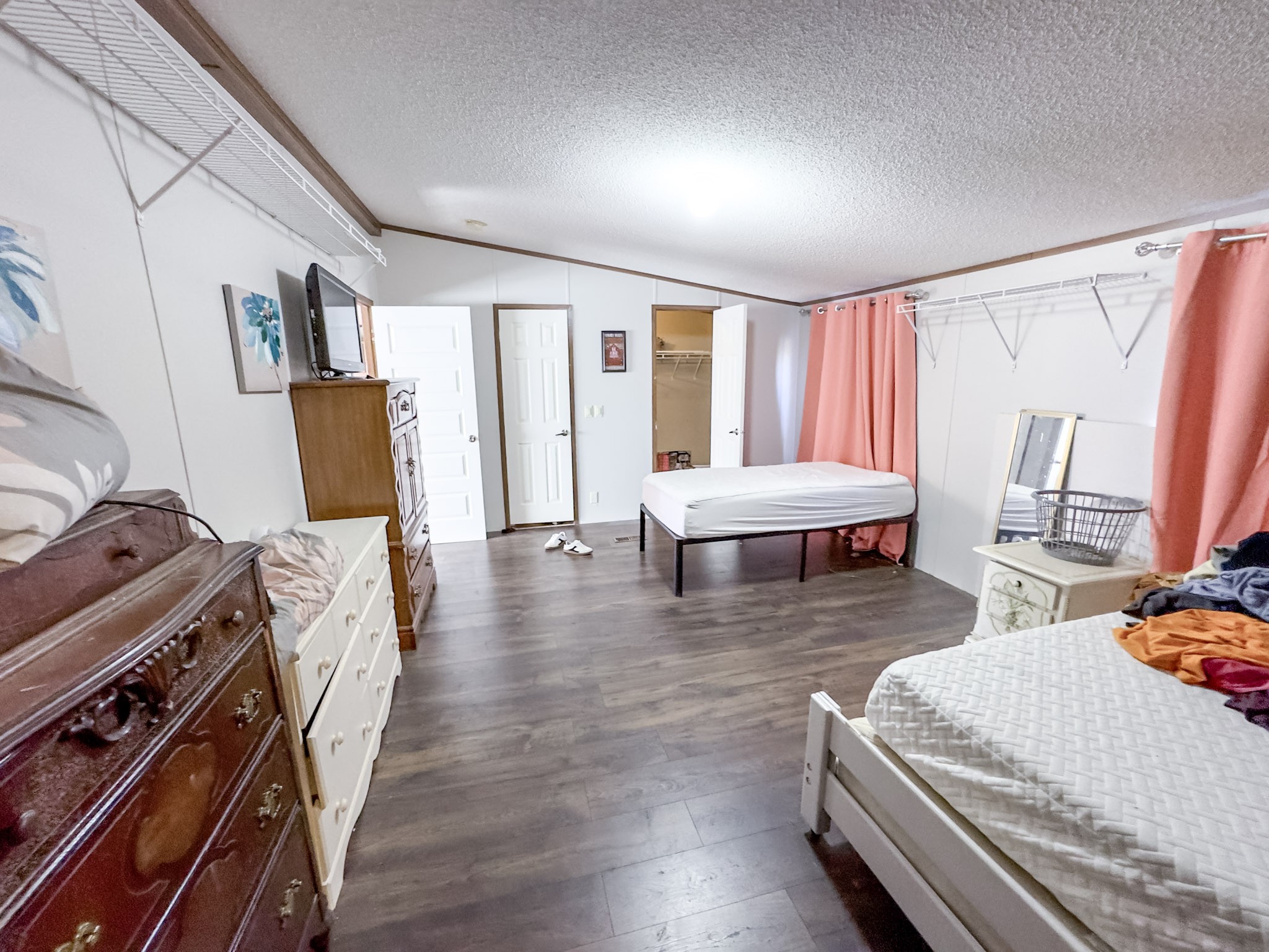 189 Pioneer Road Hohenwald, TN 38462 - Photo 17 of 20 a living room with furniture and a flat screen tv