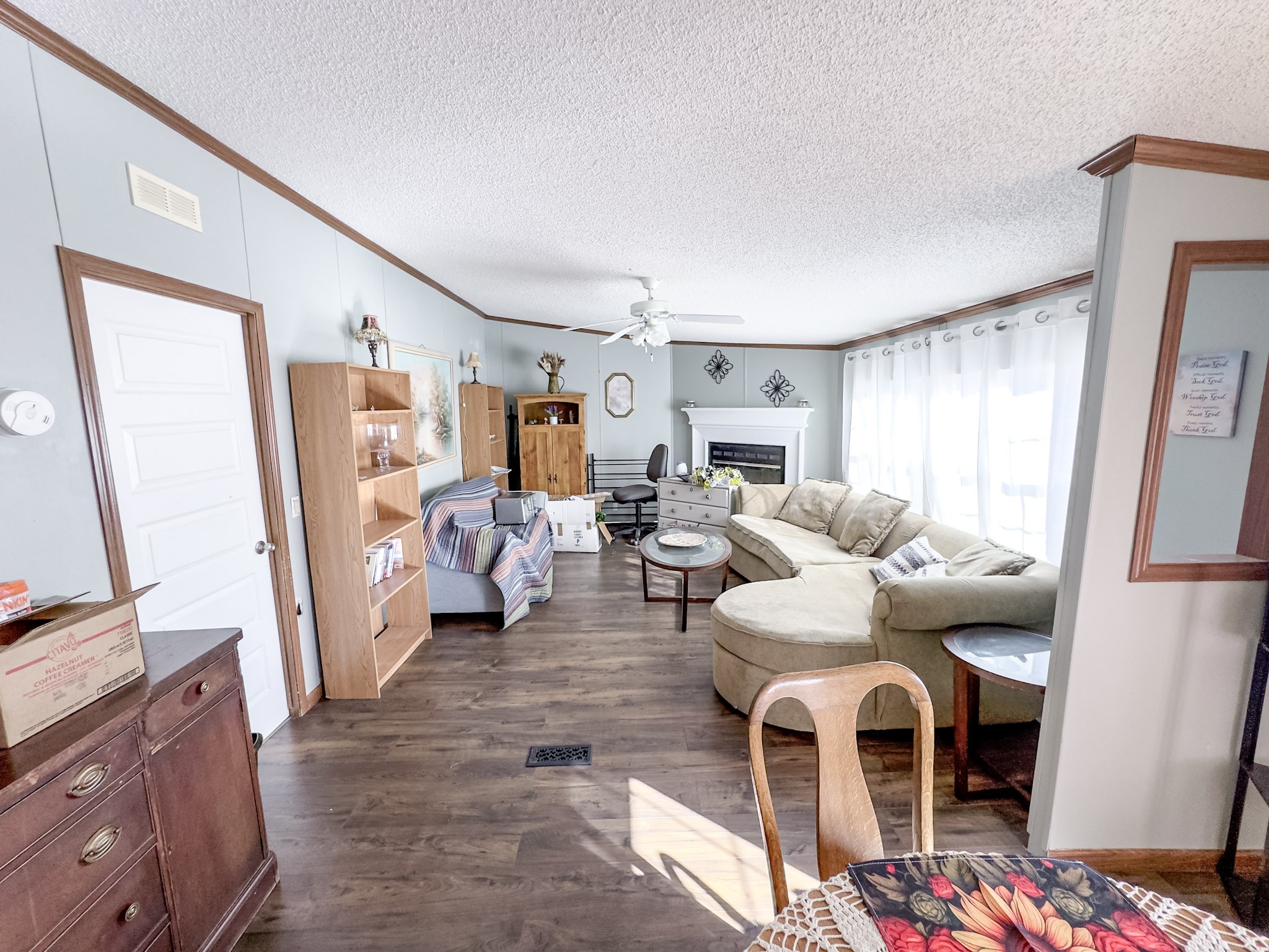 189 Pioneer Road Hohenwald, TN 38462 - Photo 8 of 20 a living room with furniture and a rug