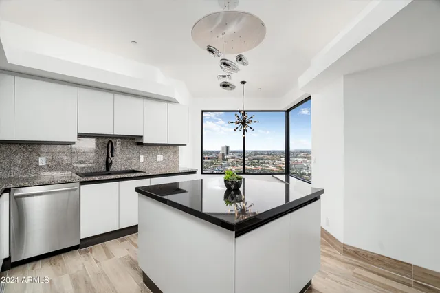 $12,000 | 1040 East Osborn Road, Unit 1902, Phoenix, AZ 85014