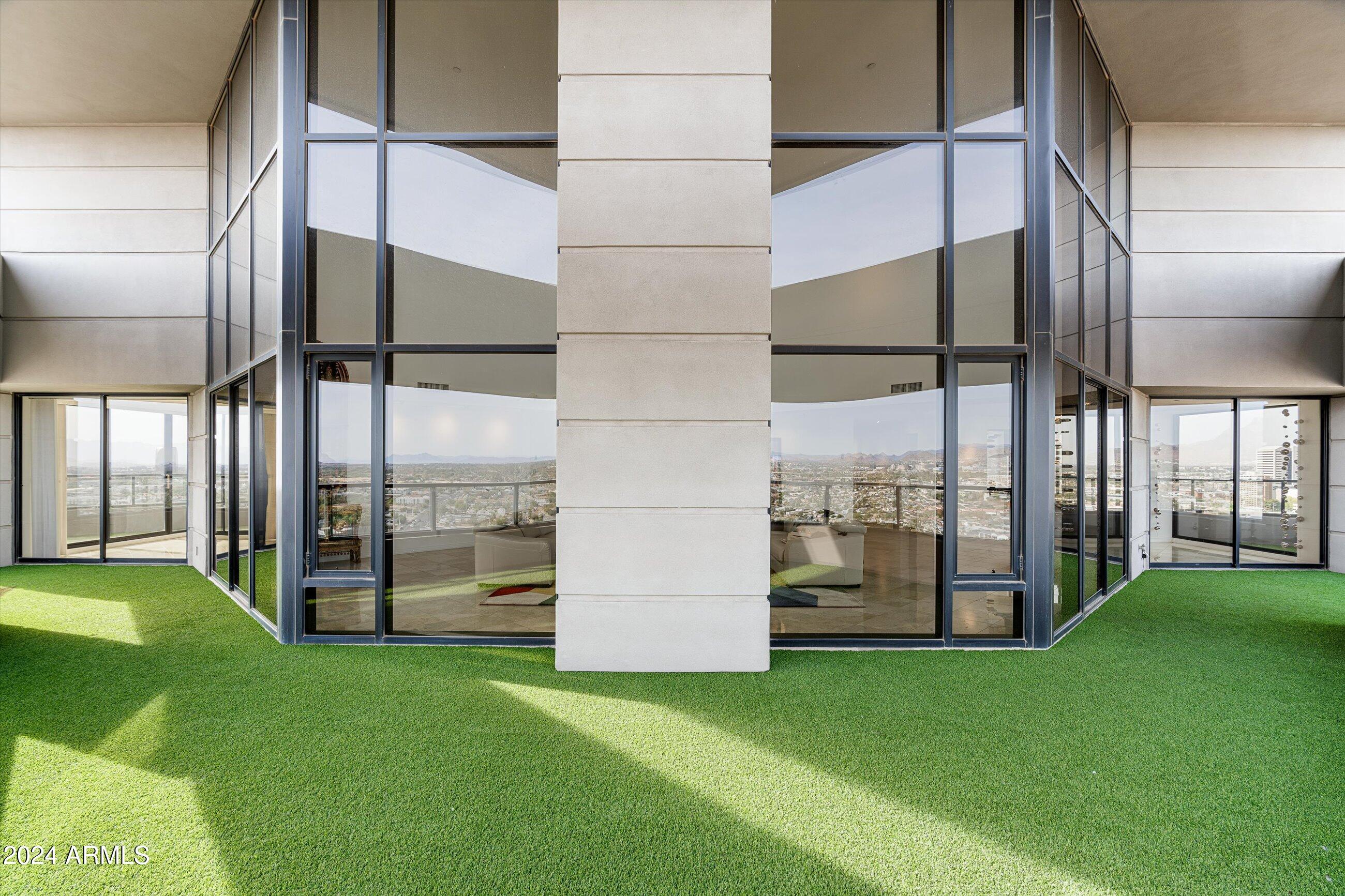 1040 East Osborn Road, Unit 1902 Phoenix, AZ 85014 - Photo 25 of 34 Patio