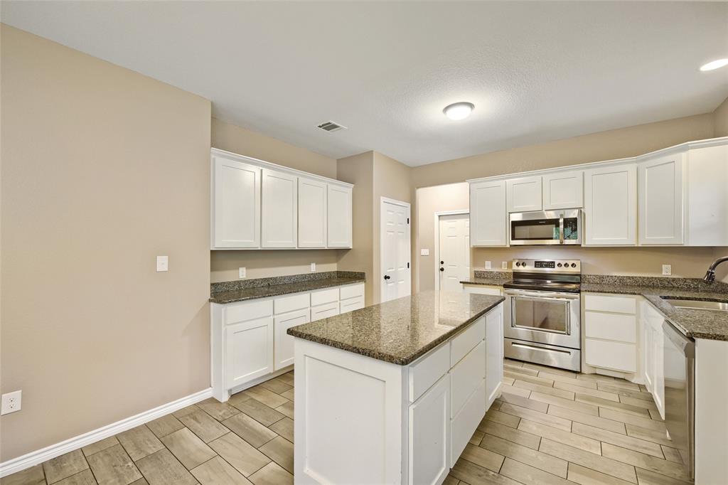 1101 Baird Street Cleburne, TX 76033 - Photo 6 of 27