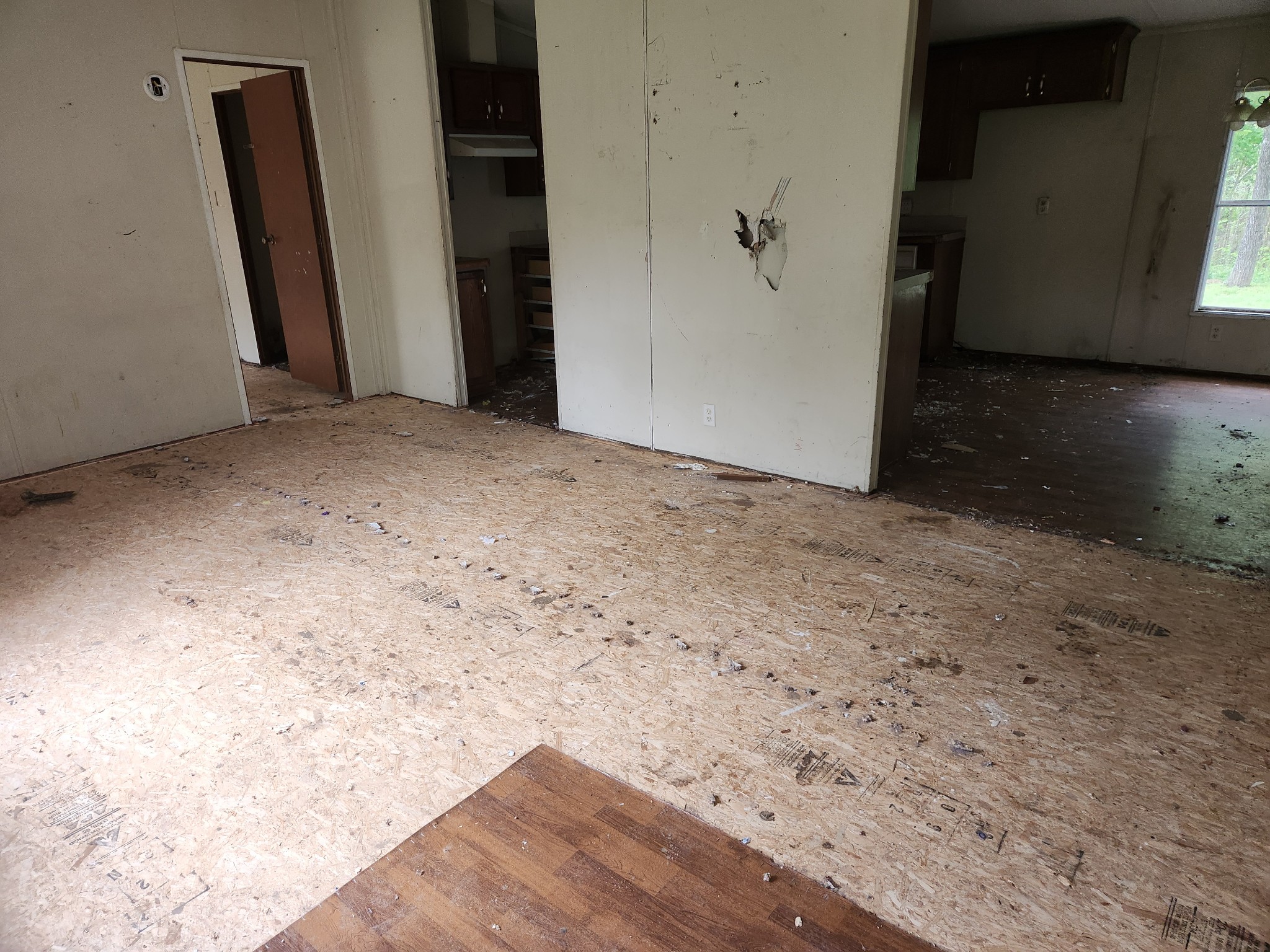 1261 Garton Road Burns, TN 37029 - Photo 4 of 11 an empty room with closet