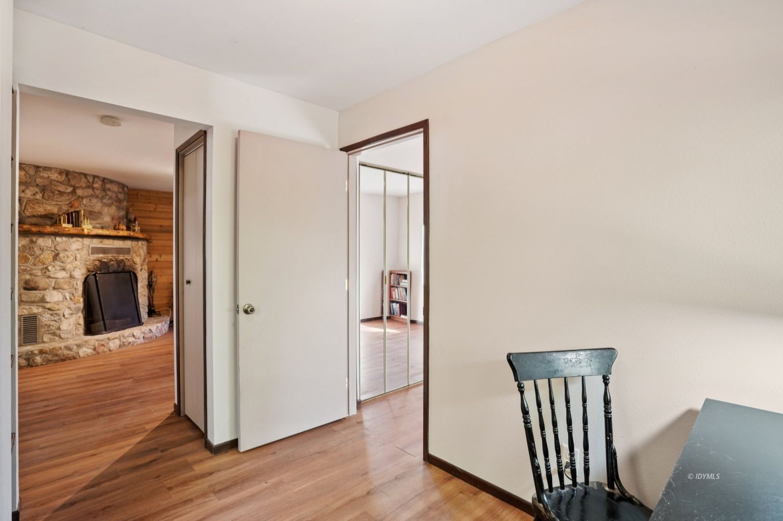 25140 Lodge Road Idyllwild, CA 92549 - Photo 15 of 40 Entry