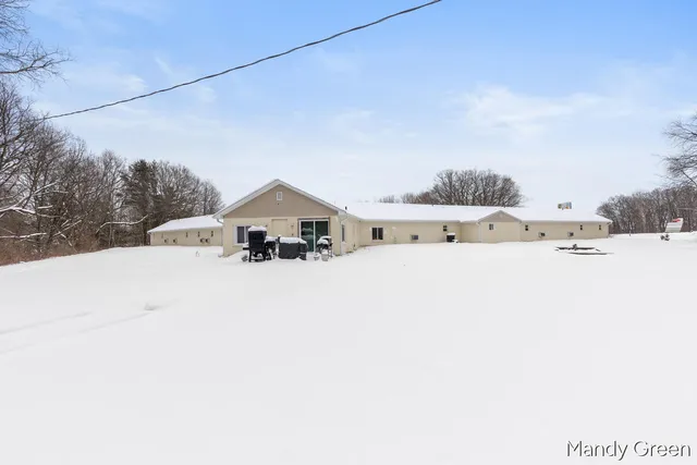 $350,000 | 9896 11 Mile Road, Mecosta, MI 49332