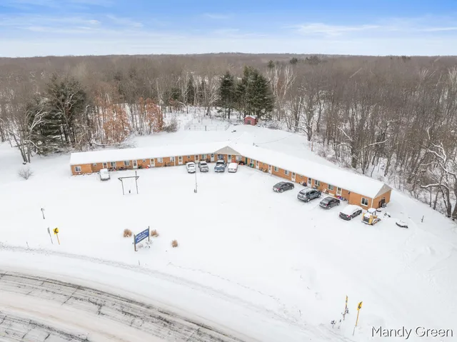 $350,000 | 9896 11 Mile Road, Mecosta, MI 49332