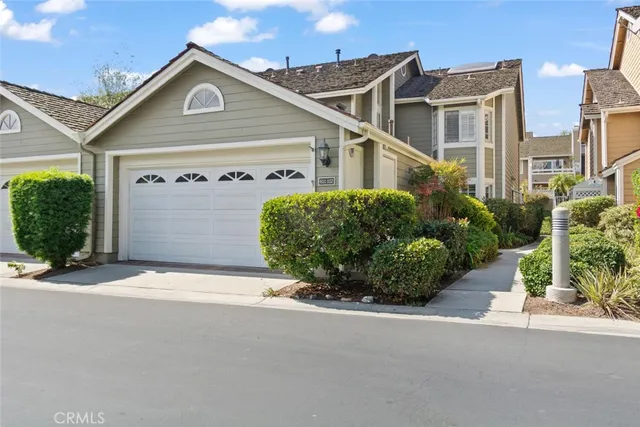 $950,000 | 611 Wakefield Court, Unit 102, Long Beach, CA 90803