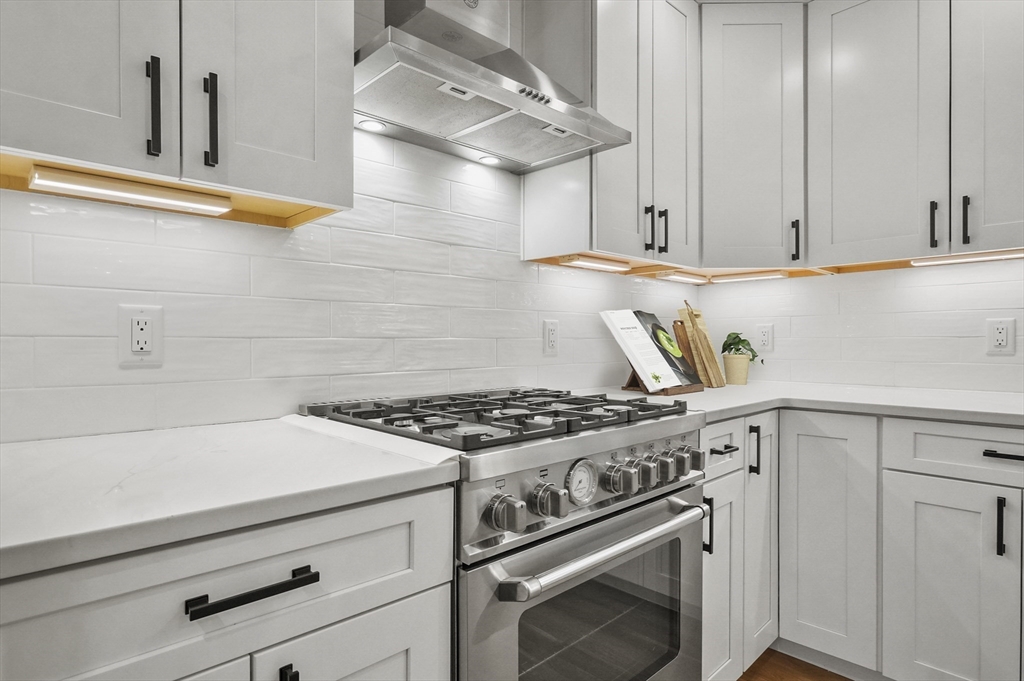 140 Main Street, Unit E Amesbury, MA 01913 - Photo 4 of 35 a white stove top oven sitting inside of a kitchen