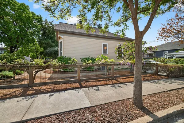 $930,000 | 531 East Washington Street, Petaluma, CA 94952