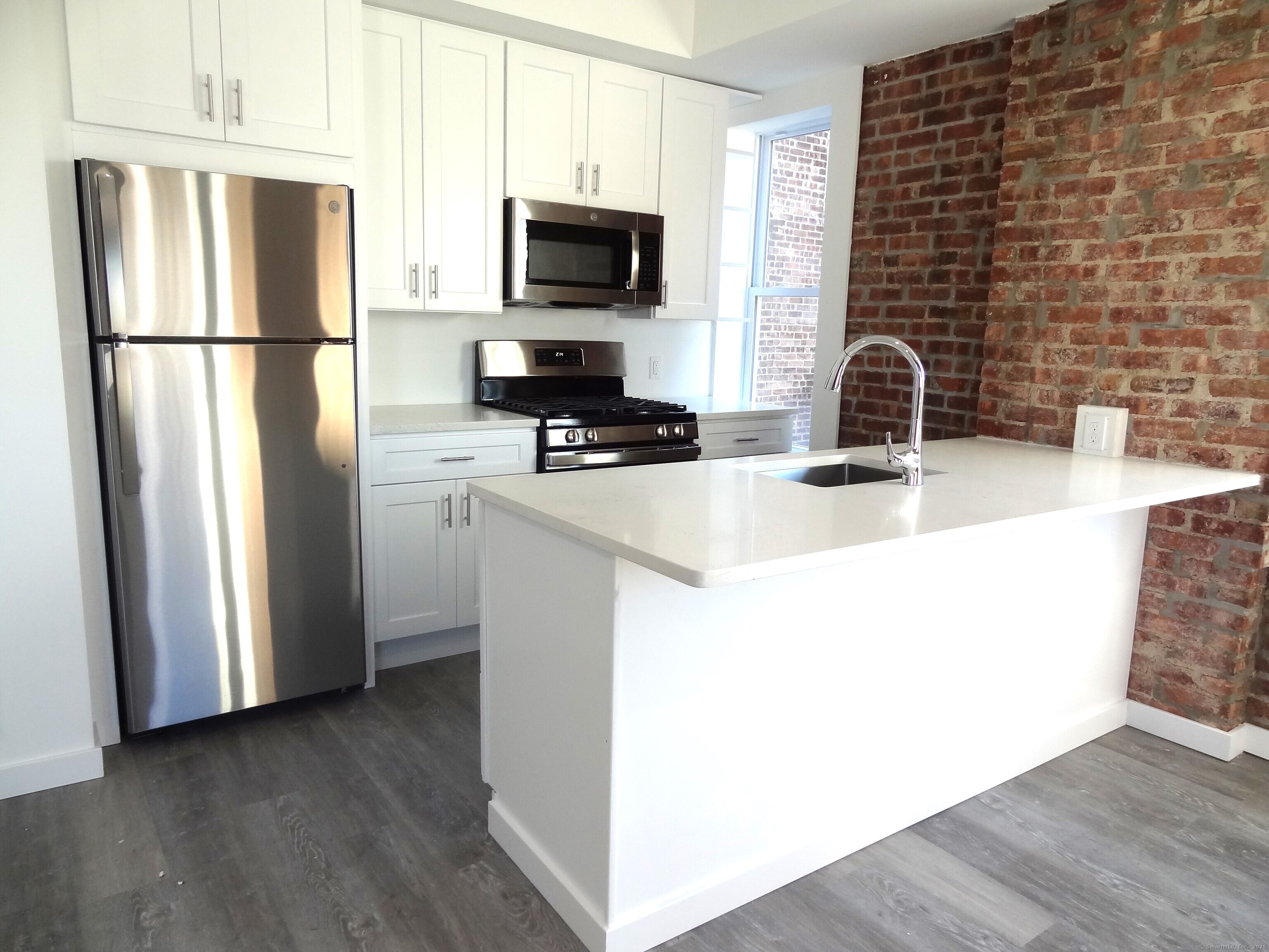 2806 Fairfield Avenue, Unit 103 Bridgeport, CT 06605 - Photo 2 of 21