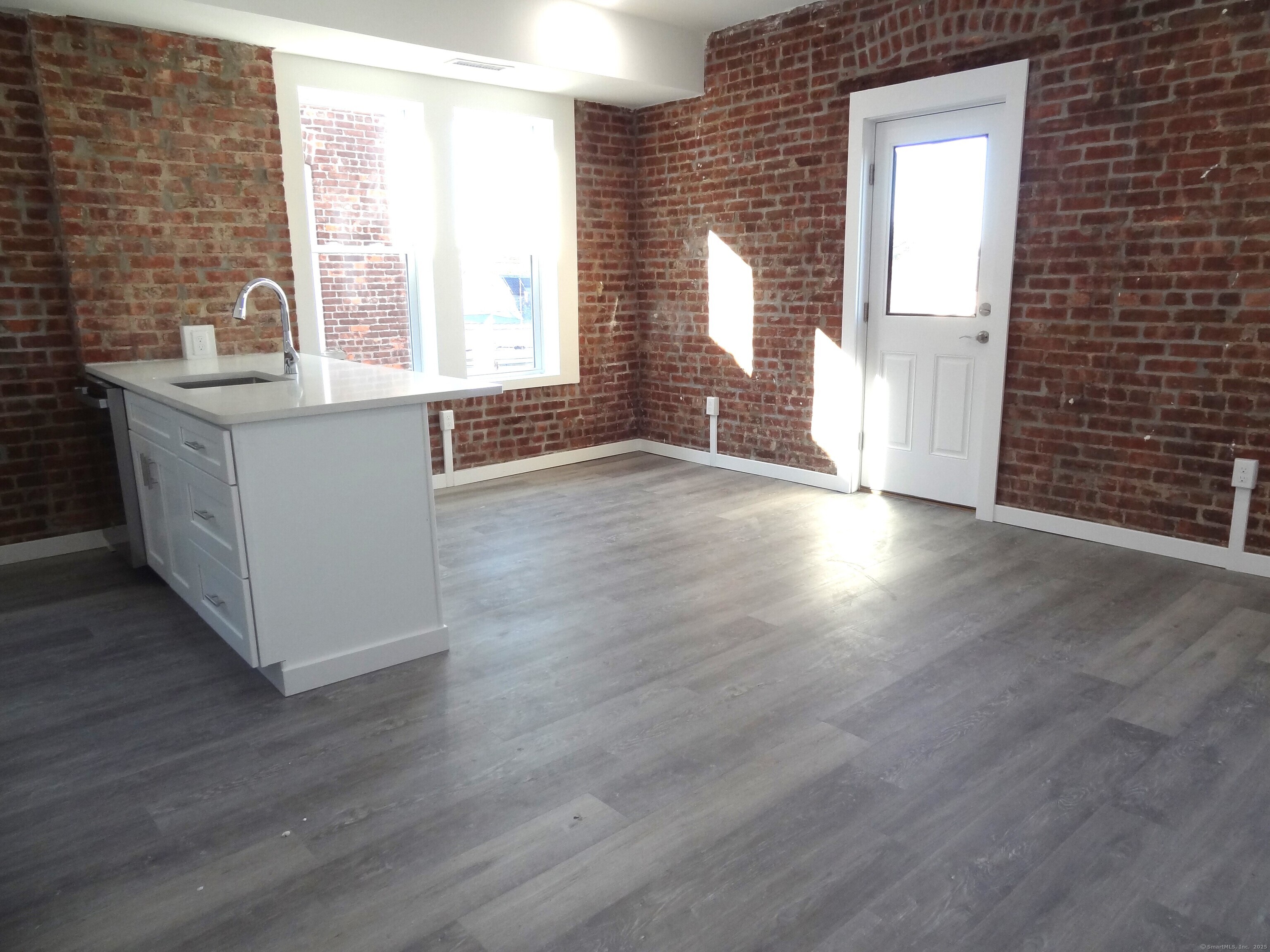 2806 Fairfield Avenue, Unit 103 Bridgeport, CT 06605 - Photo 3 of 21