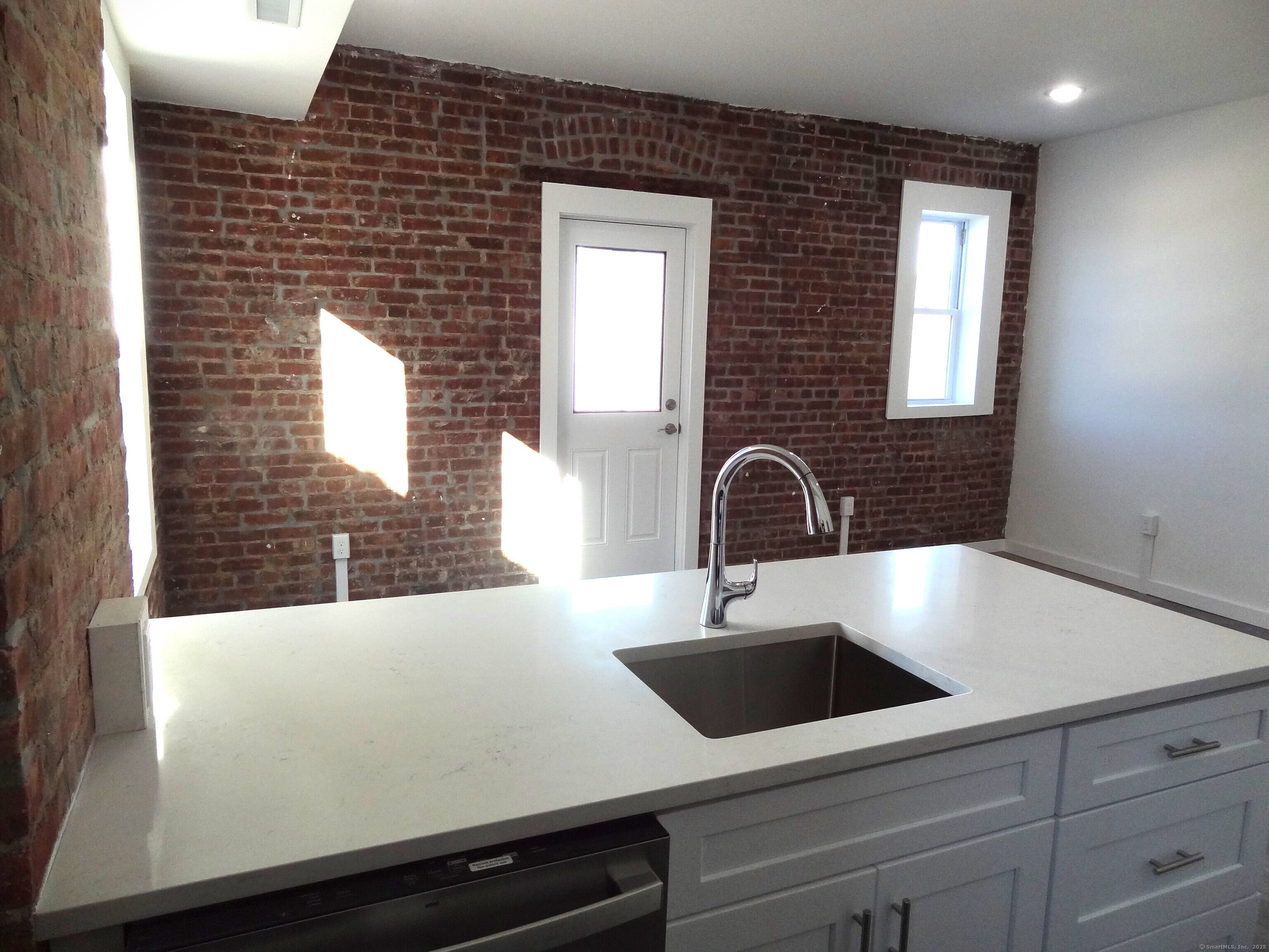 2806 Fairfield Avenue, Unit 103 Bridgeport, CT 06605 - Photo 4 of 21