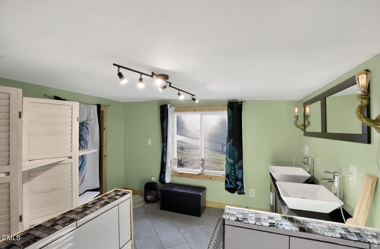 860 Virginia Road Marion, NC 28752 - Photo 22 of 23 a living room with furniture