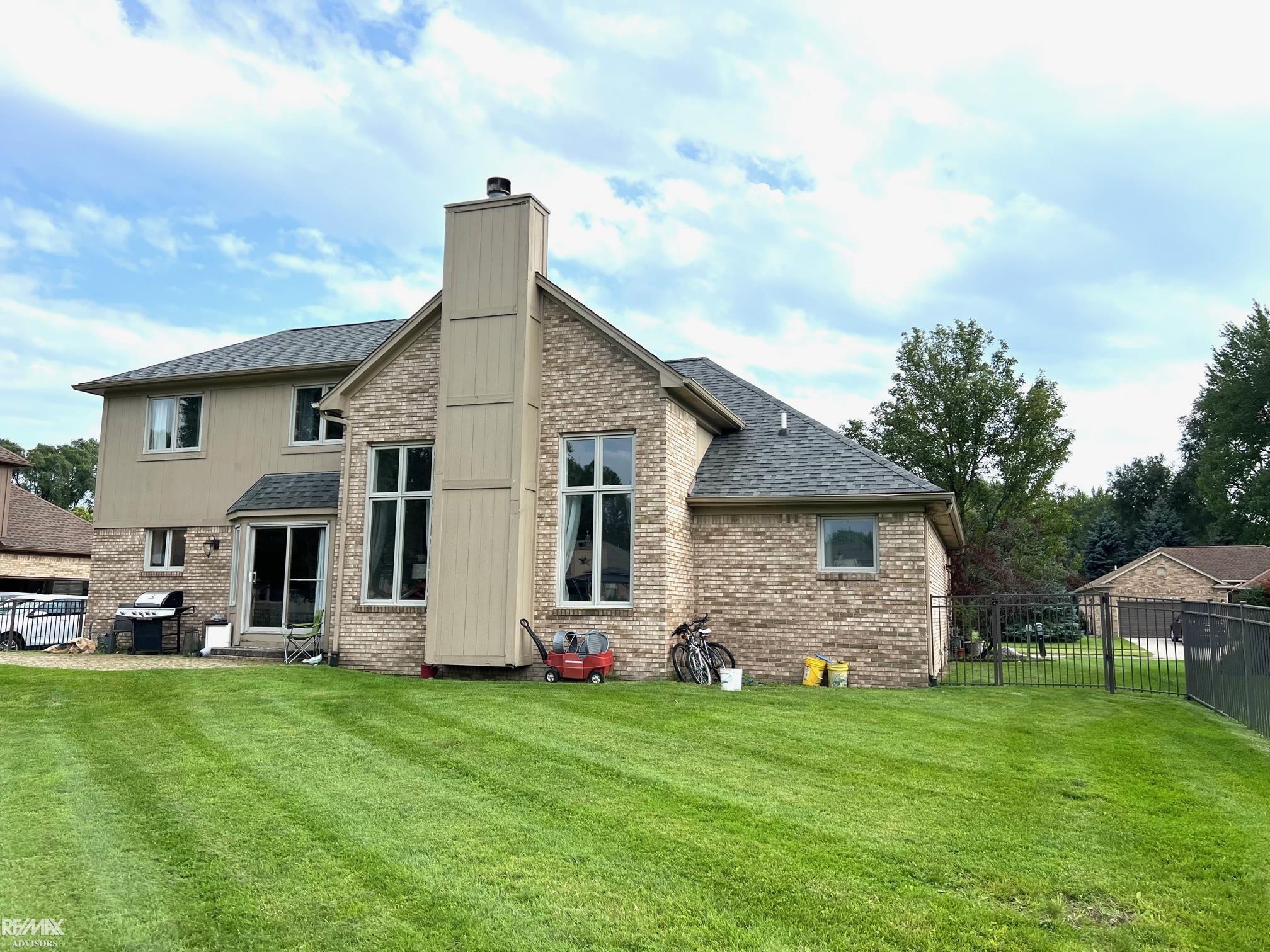 49194 Monte Road New Baltimore, MI 48047 - Photo 3 of 27 50120772-2.JPG