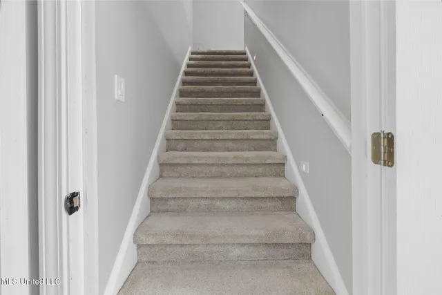 $389,900 | 208 Elkwood Lane, Hernando, MS 38632