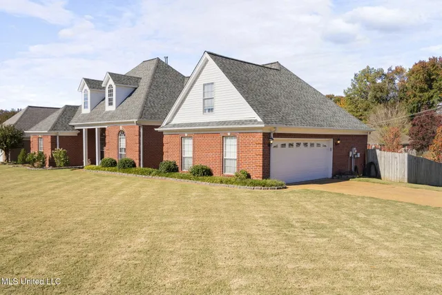 $394,900 | 208 Elkwood Lane, Hernando, MS 38632