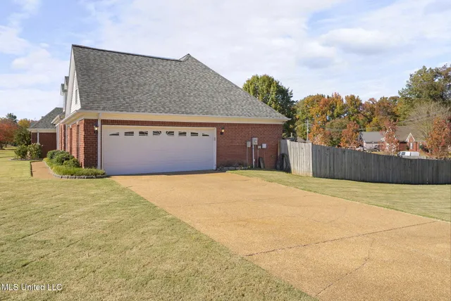 $394,900 | 208 Elkwood Lane, Hernando, MS 38632