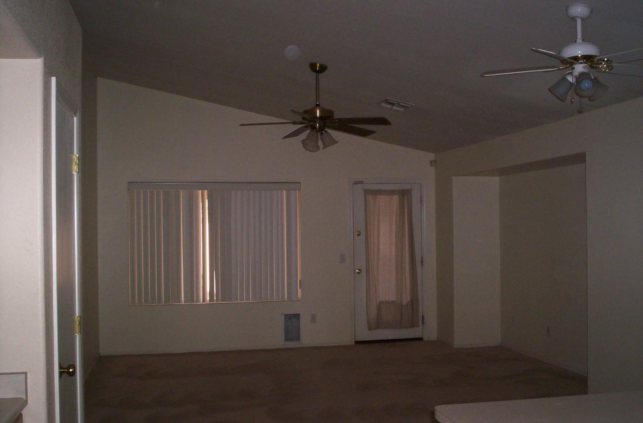158 West Del Rio Street Gilbert, AZ 85233 - Photo 3 of 5 Living room