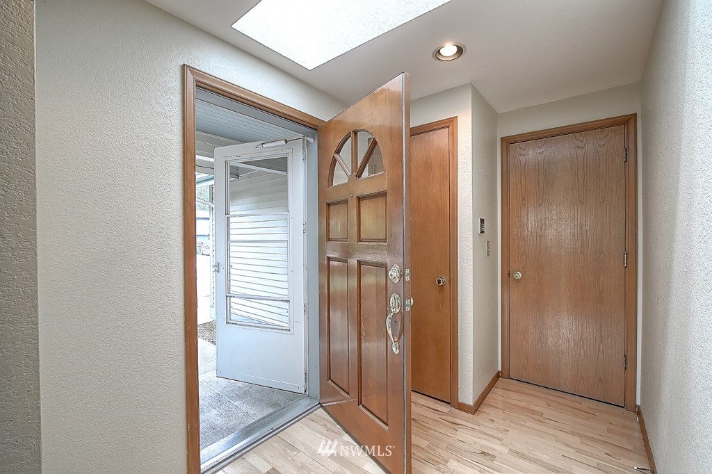 8423 236th Street Southwest, Unit A Edmonds, WA 98026 - Photo 9 of 20 Gallery Image 9