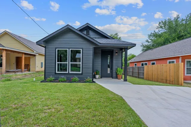 $250,000 | 738 Chihuahua Street, Lockhart, TX 78644