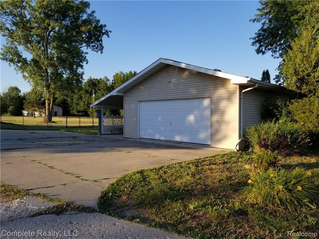 2373 East Mt Morris Road Mount Morris, MI 48458 - Photo 4 of 64 20180717_200826.jpg