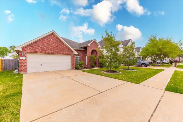 $2,600 | 2201 Signal Hill Drive, Pearland, TX 77584