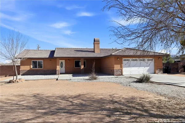 $450,000 | 13071 Clallam Road, Apple Valley, CA 92308