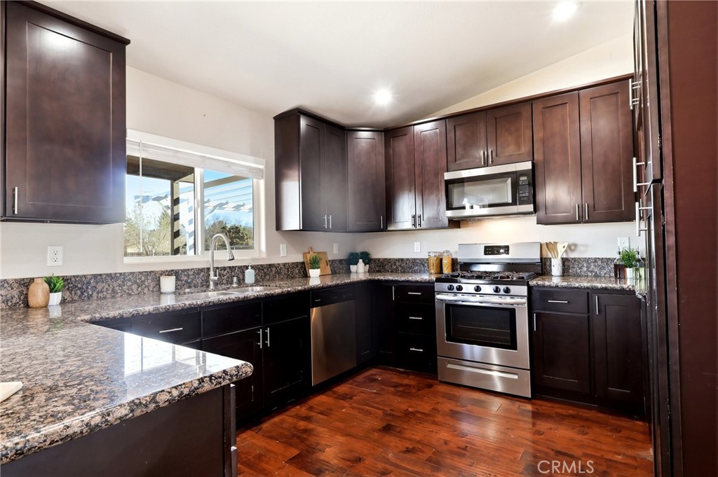 13071 Clallam Road Apple Valley, CA 92308 - Photo 11 of 37