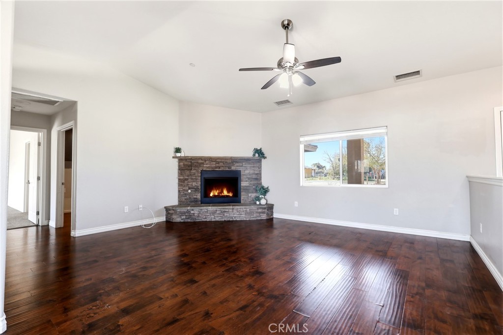 13071 Clallam Road Apple Valley, CA 92308 - Photo 10 of 37