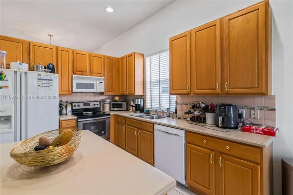 $3,900 | 1886 Northwest 145th Terrace, Pembroke Pines, FL 33028