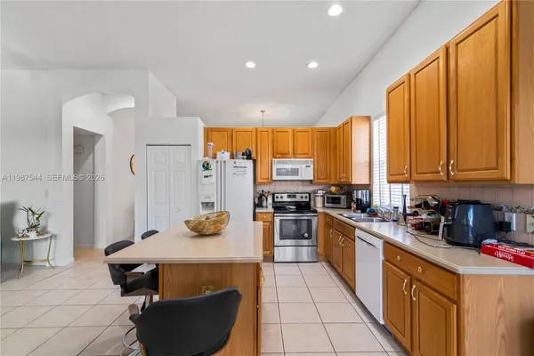 $3,900 | 1886 Northwest 145th Terrace, Pembroke Pines, FL 33028
