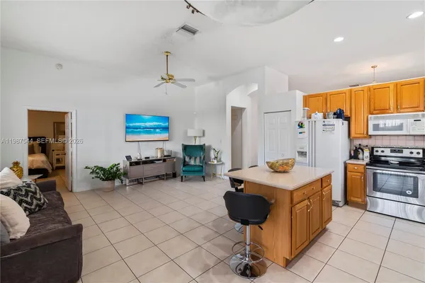 $3,900 | 1886 Northwest 145th Terrace, Pembroke Pines, FL 33028