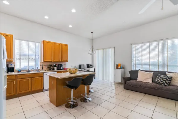 $3,900 | 1886 Northwest 145th Terrace, Pembroke Pines, FL 33028