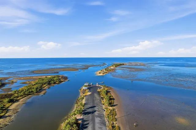 $800,000 | 5 Palm Drive, Yankeetown, FL 34498