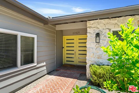 $1,650,000 | 22429 Bessemer Street, Woodland Hills, CA 91367