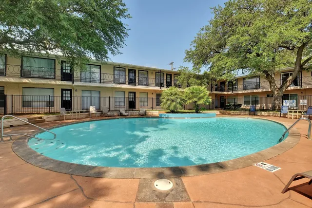 $1,750 | 1210 Windsor Road, Unit 117, Austin, TX 78703